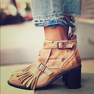 Free People Women's Circle Back Heel Boot Sz: 39